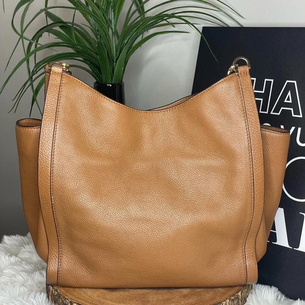 Michael Kors Caramel Shoulder Bag with Gold Chains - Picture 2 of 15